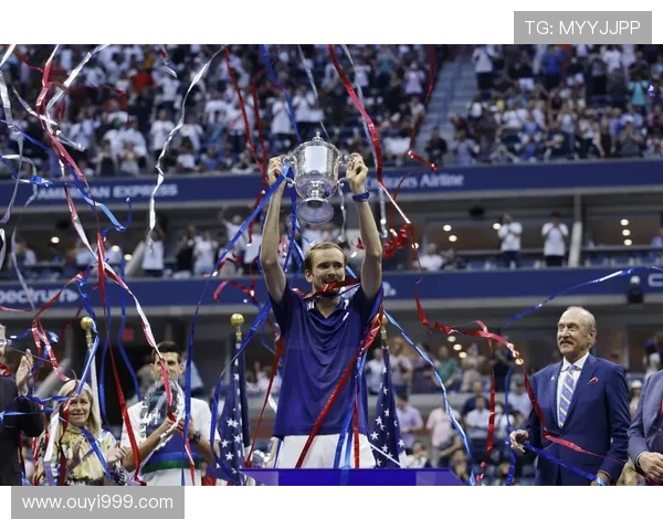 梅德韦杰夫成功夺得2025年上海网球大师赛男单冠军 打破四年冠军荒 梅德韦杰夫成功夺得2025年上海网球大师赛男单冠军 打破四年冠军荒