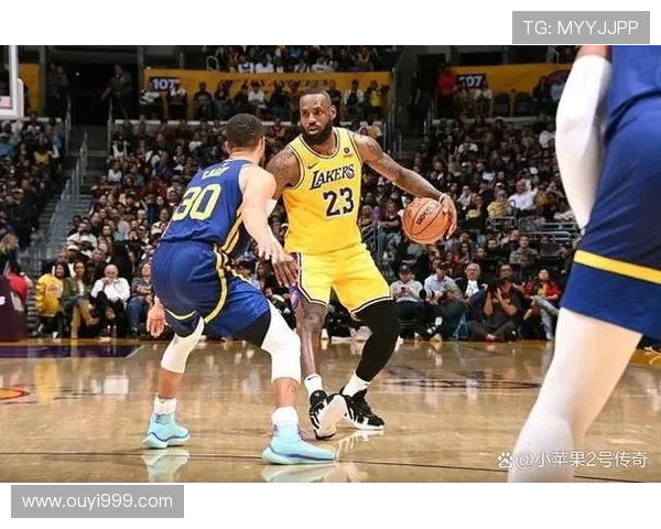 詹姆斯复出砍下三双 湖人大胜勇士迎来连胜势头