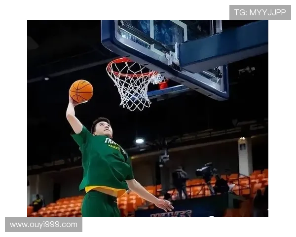 中国篮球新星崛起,年轻球员助力国家队备战国际赛事挑战 中国篮球新星崛起,年轻球员助力国家队备战国际赛事挑战